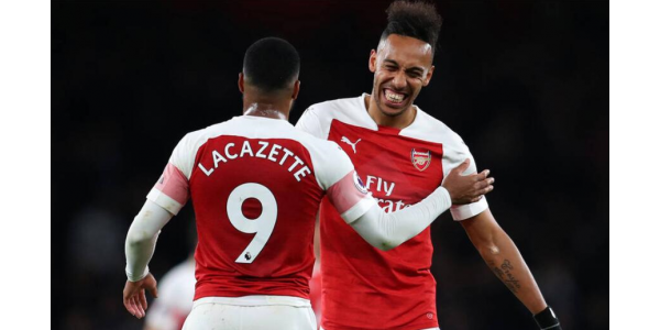 Bohater futbolu Pierre-Emerick Aubameyang w sercach fanów